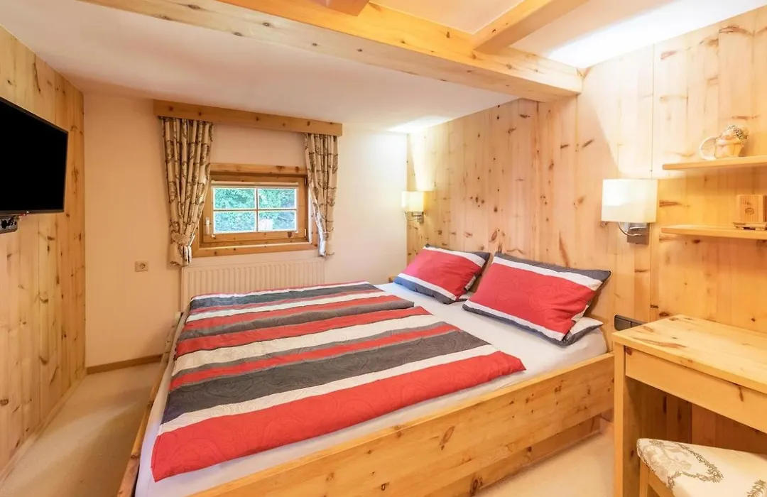 Chalet - Direkt am 5 Sterne Campingplatz Aufenfeld im Zillertal mit Hallenbad und Sauna-1