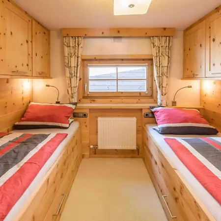 Chalet - Direkt am 5 Sterne Campingplatz Aufenfeld im Zillertal mit Hallenbad und Sauna-2